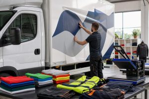 Flocage Camion Sur Mesure : Transformez Votre Véhicule